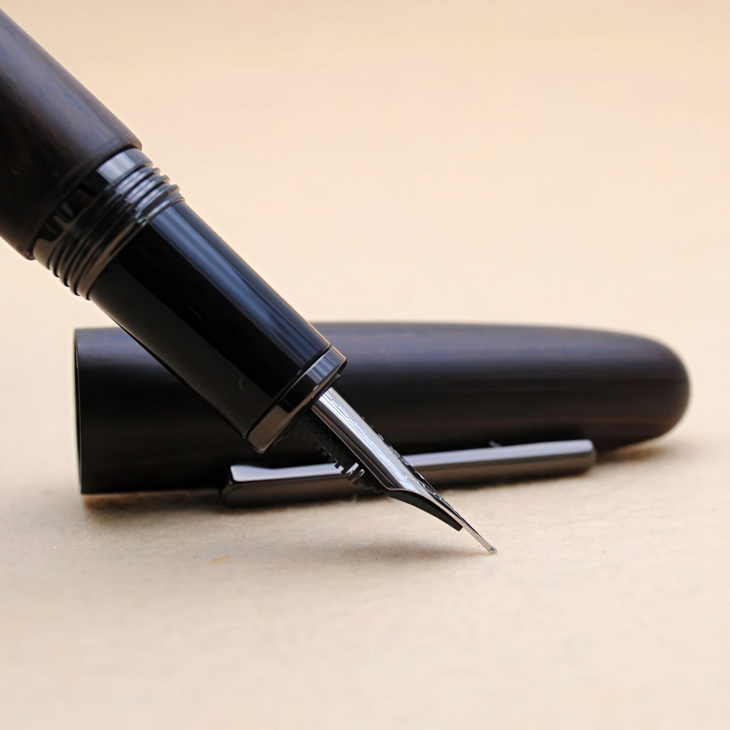 Stylo plume en bois naturel JINHAO 9056