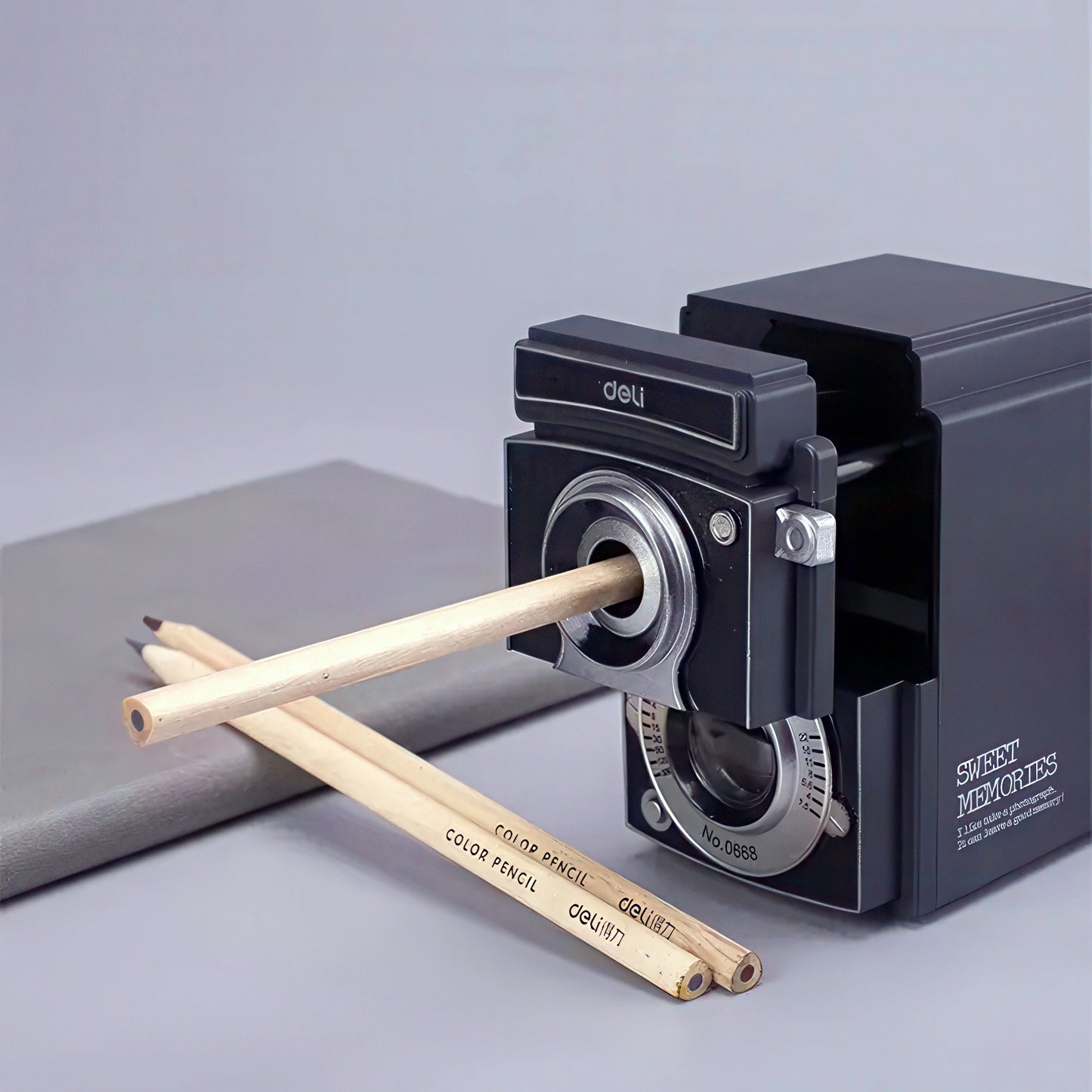 DELI Retro Camera Rotary Pencil Sharpener