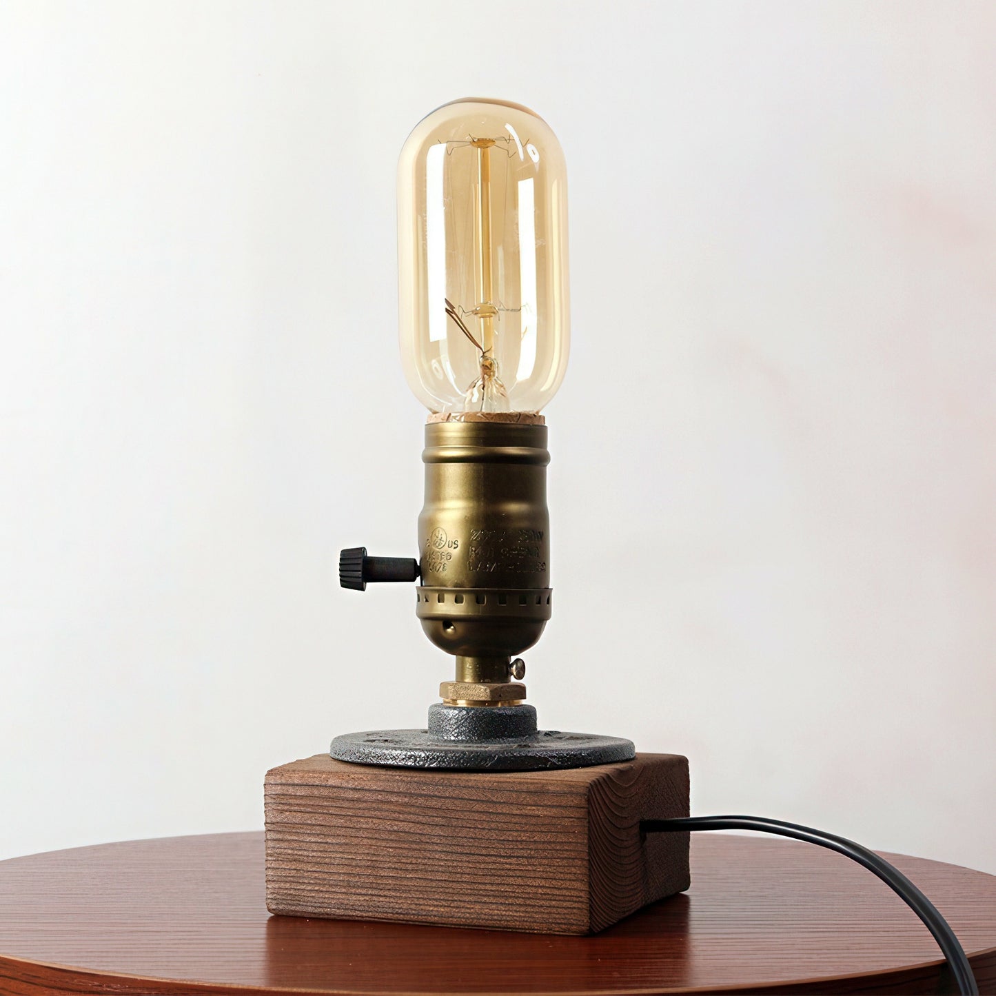 Vintage-style table lamp with wooden base and brass fitting on a white background
