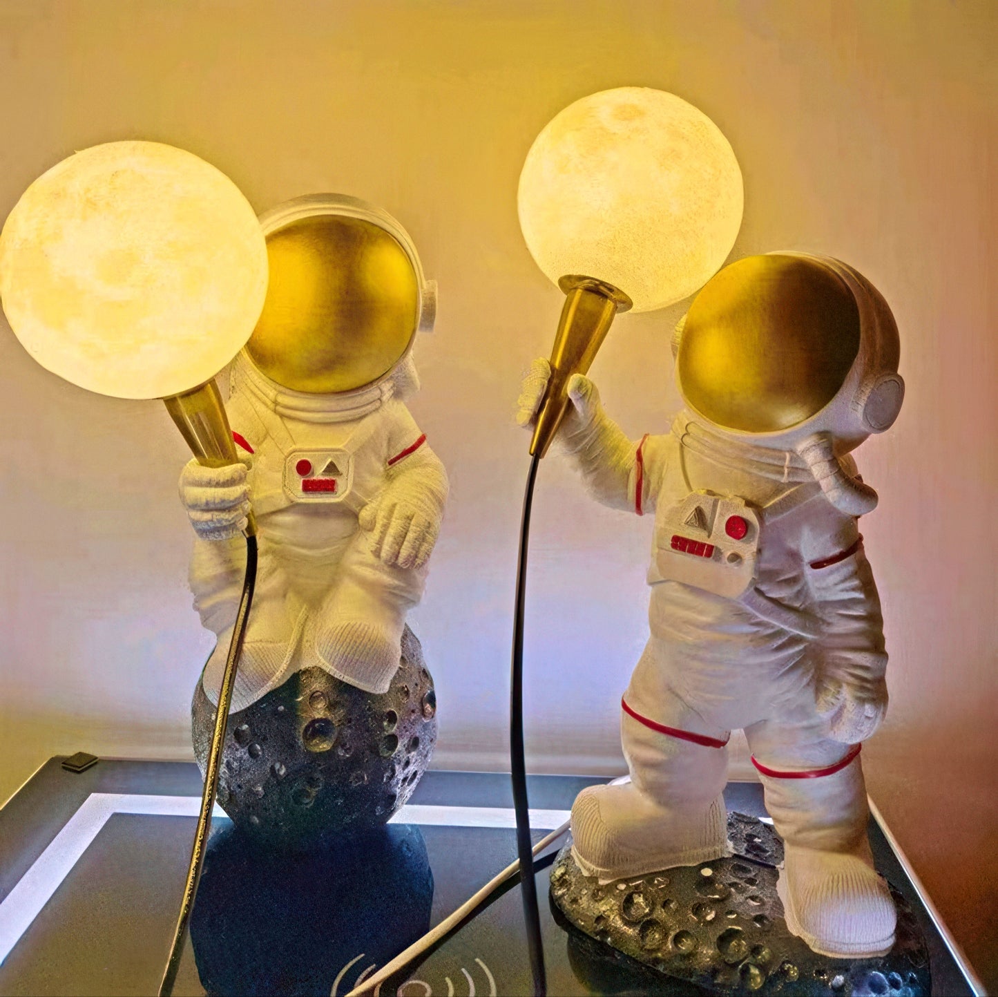 3D Astronaut Holding Moon Table Lamp