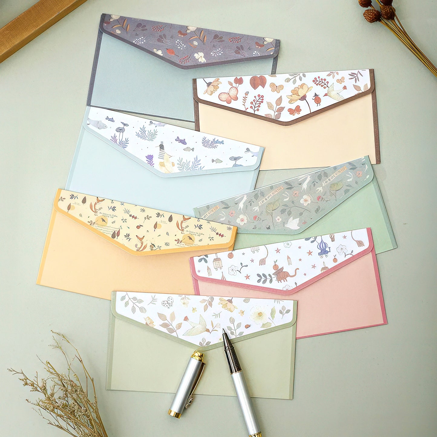 Retro Floral Theme Envelope Set