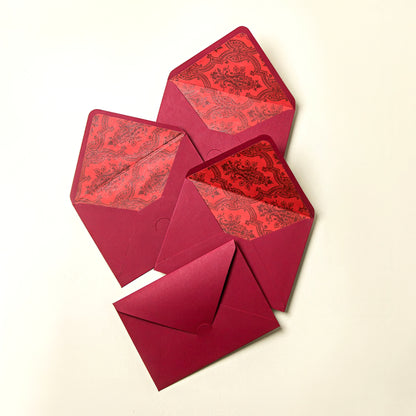 Envelopes with Inner Royal Patterns