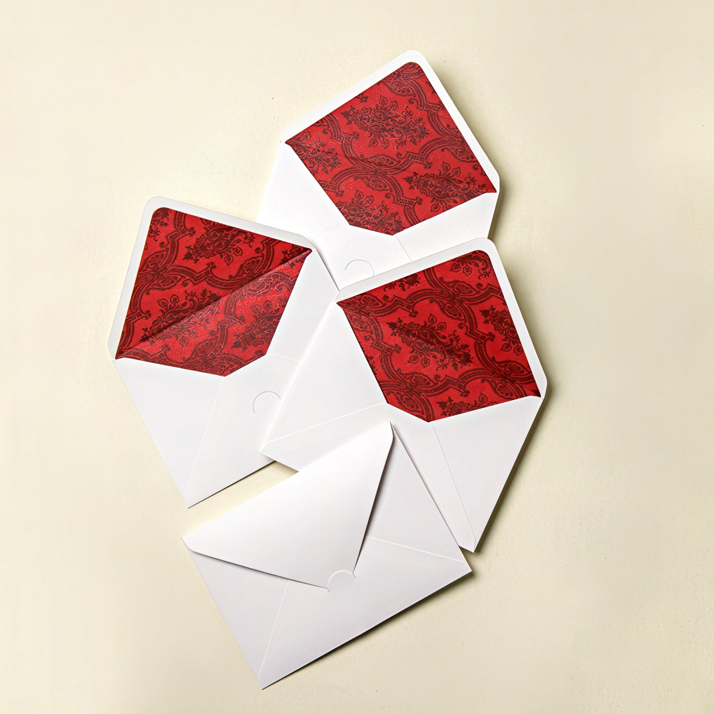 Envelopes with Inner Royal Patterns