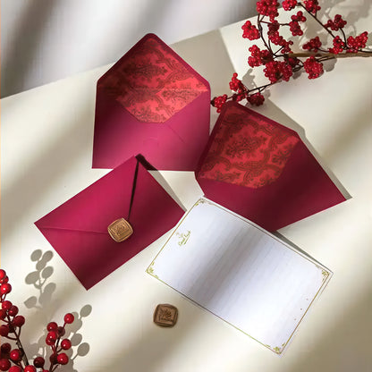 Envelopes with Inner Royal Patterns