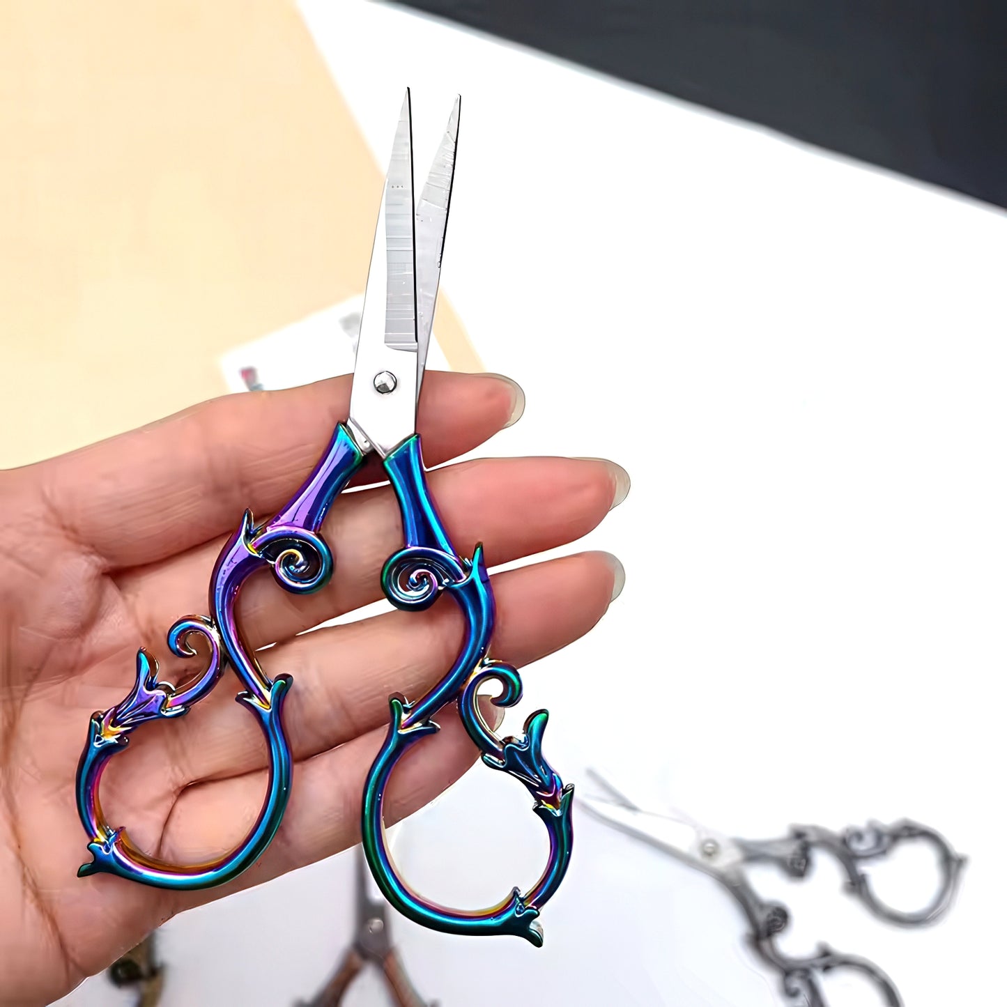 Vintage Floral Style Scissors