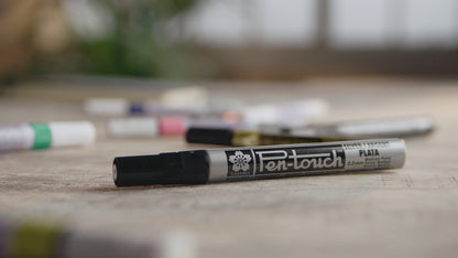 Sakura Pen-touch Paint Markers